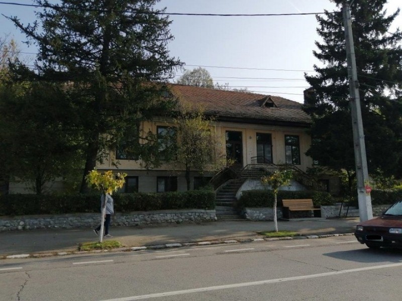 Commercial Building, Târgu Cărbunești